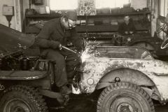 Atelier de recoditionnement à Esslingen en Allemagne sous commandement du 51st Ordnance Group