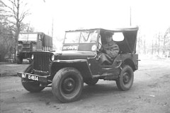 mars 1946 Dudule au volant de sa jeep