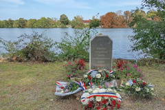 franchissement de la seine Stele